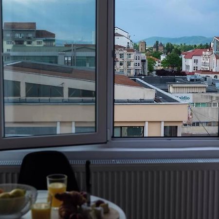 Studio With A View In City Center トゥルゴヴィシュテ エクステリア 写真